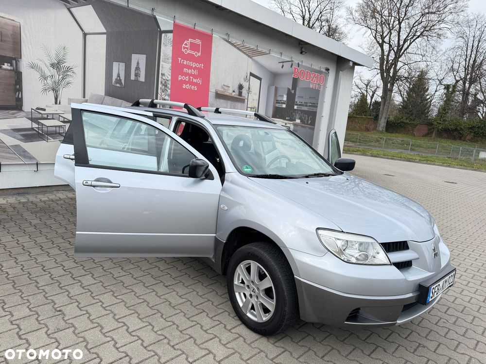 Mitsubishi Outlander - 2