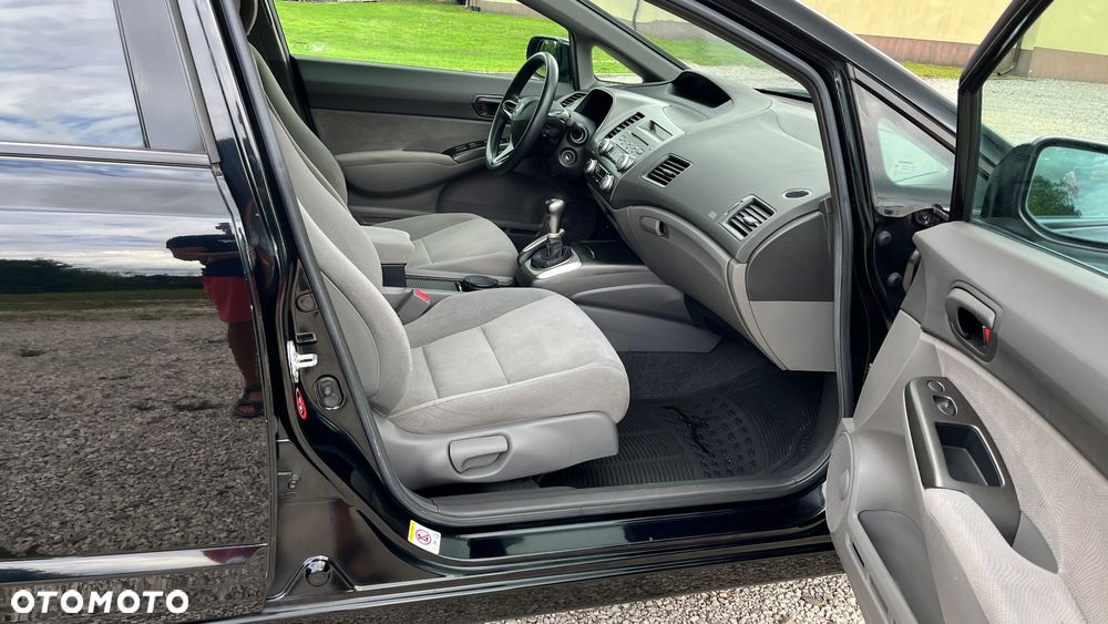 Honda Civic 1.8 Comfort - 23