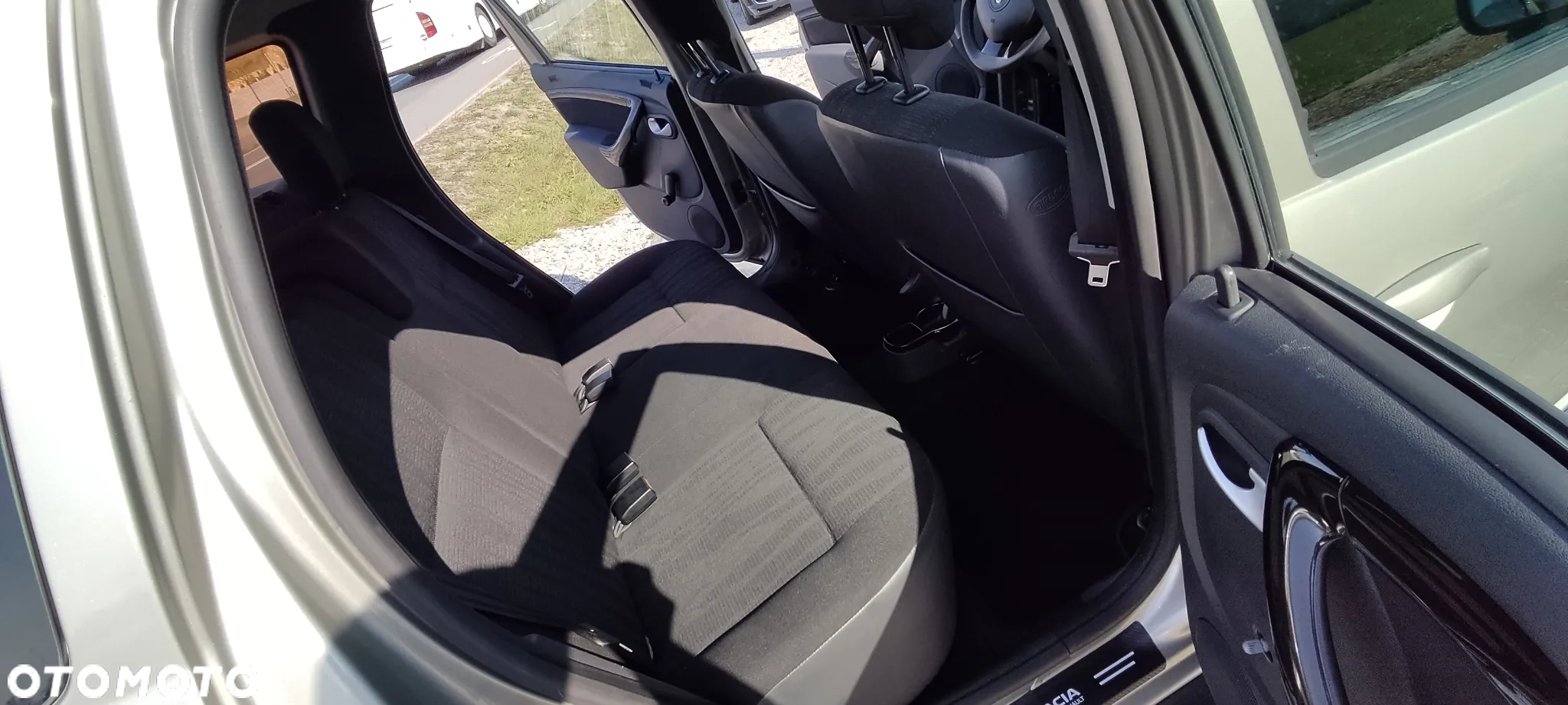 Dacia Duster 1.6 16V 4x4 Ambiance - 23
