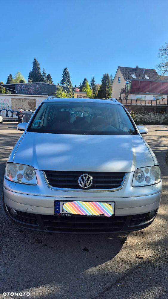 Volkswagen Touran 1.6 FSI Trendline - 4