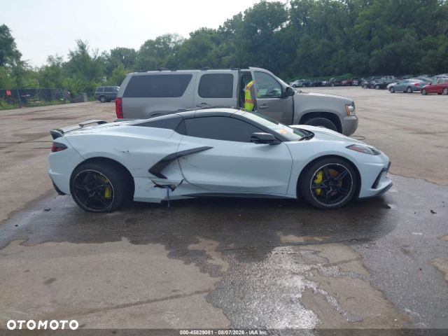Chevrolet Corvette - 13