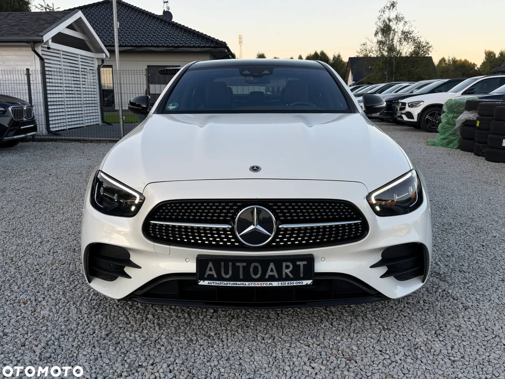 Mercedes-Benz Klasa E 220 d 4Matic T 9G-TRONIC AMG Line - 2