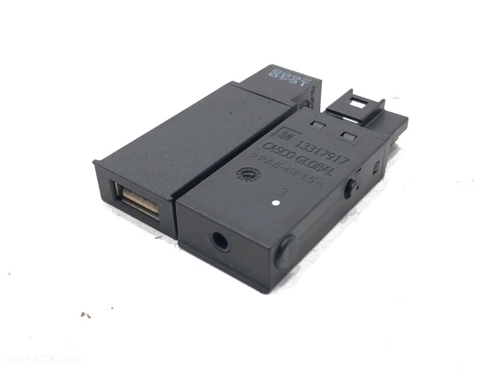 GNIAZDO PORT USB AUX  OPEL ASTRA J (P10) 2009 - 2015 1.6 (68) 85 kW [115 KM] benzyna 2009 - 2015 - 1