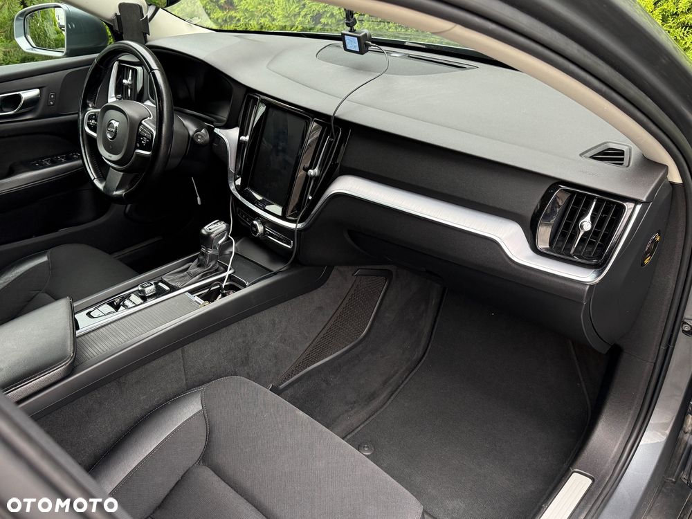 Volvo V60 Cross Country - 11