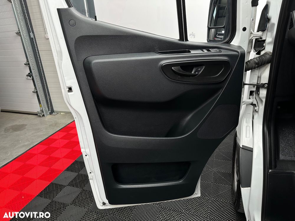 Mercedes-Benz Sprinter - 23