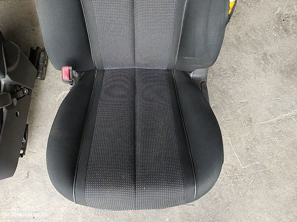 Conjunto De Bancos Mazda 2 (De_, Dh_) - 2