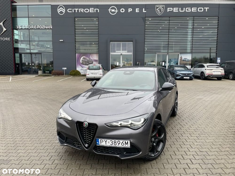 Alfa Romeo Stelvio - 1