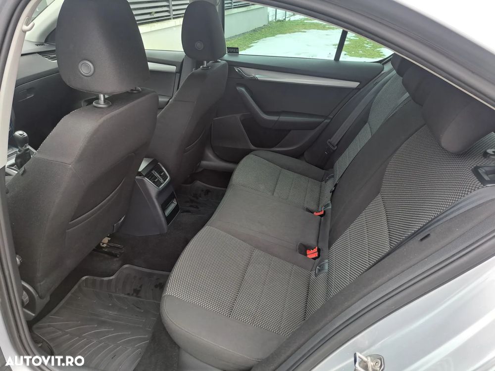 Skoda Octavia 1.6 TDI GREENLINE - 8