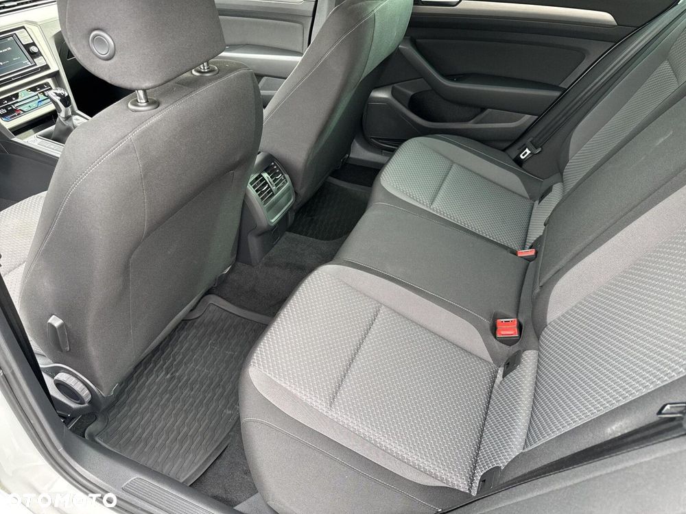 Volkswagen Passat 2.0 TDI EVO Essence - 37