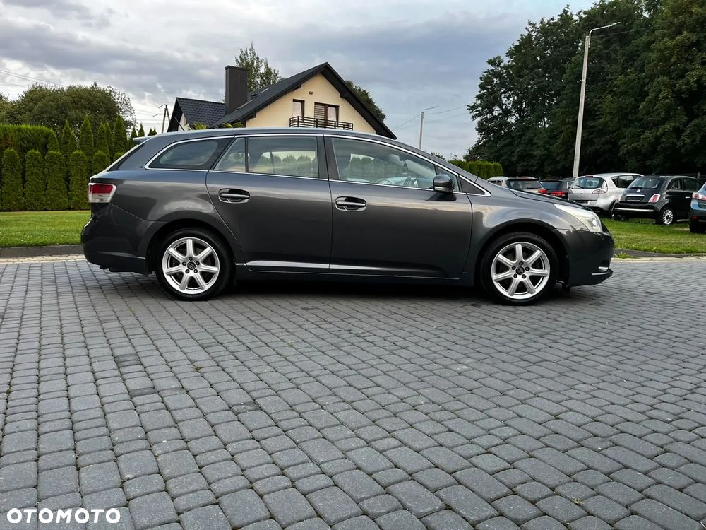 Toyota Avensis - 2