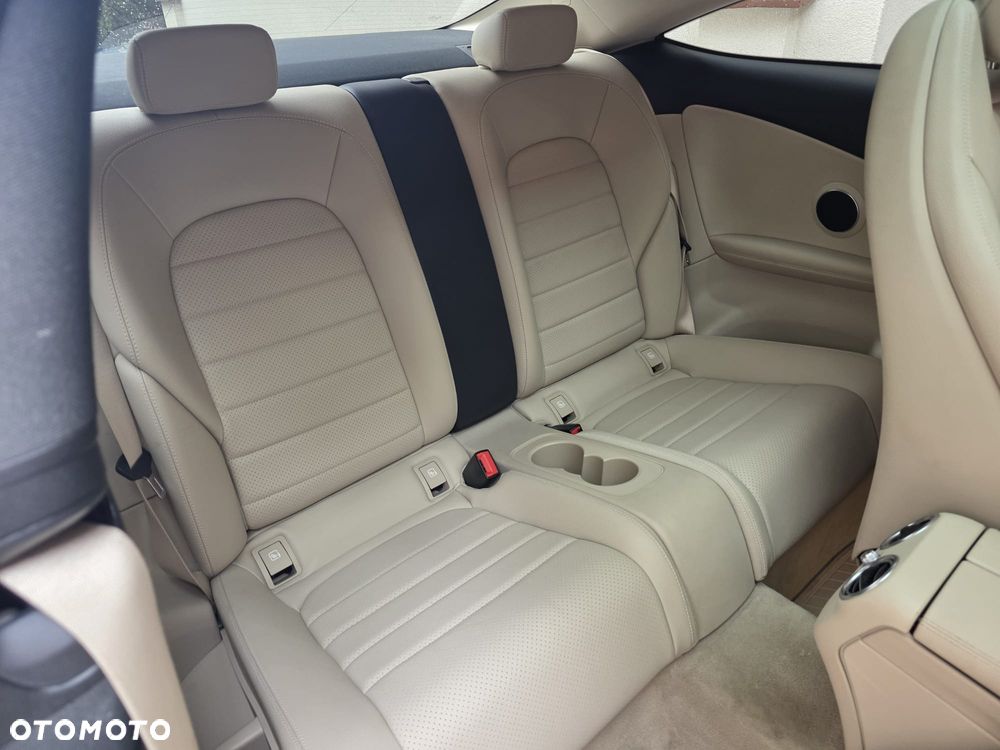 Mercedes-Benz Klasa C 200 4-Matic 9G-Tronic - 4