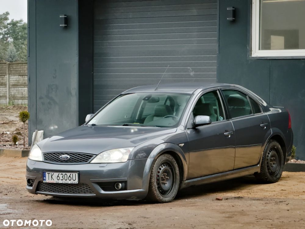 Ford Mondeo V6 ST 220 - 2