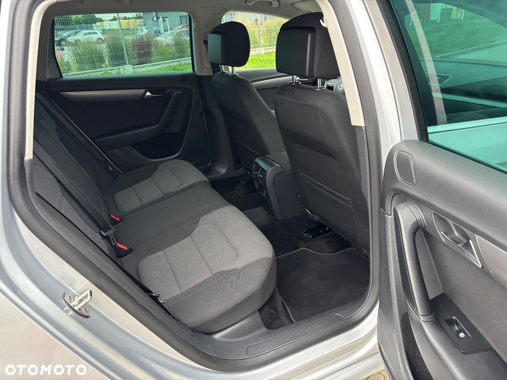 Volkswagen Passat 2.0 TDI BlueMotion Technology Highline - 23