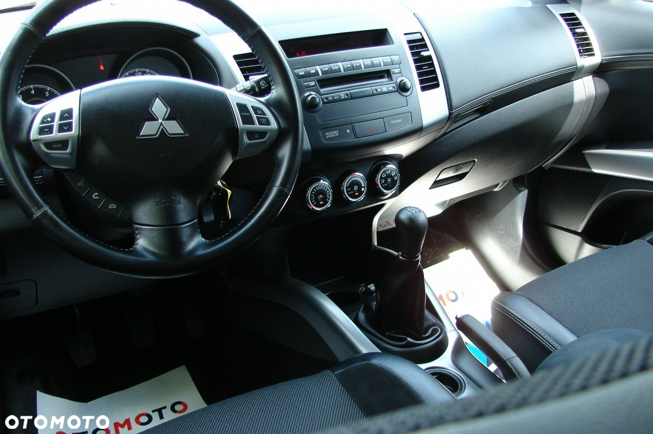 Mitsubishi Outlander - 9
