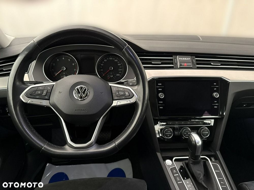 Volkswagen Passat - 15