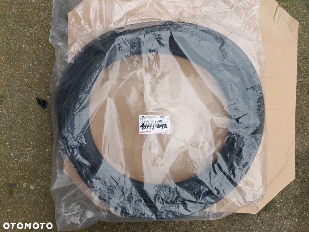 Toyota  Auris Uszczelka Klapy Bagażnika Tył - 2