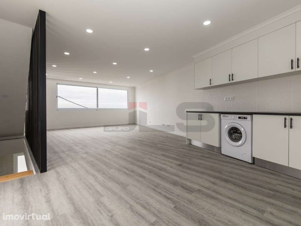 Moradia V1+1 Totalmente Remodelada com Vista Mar em Água de Alto - Grande imagem: 2/27