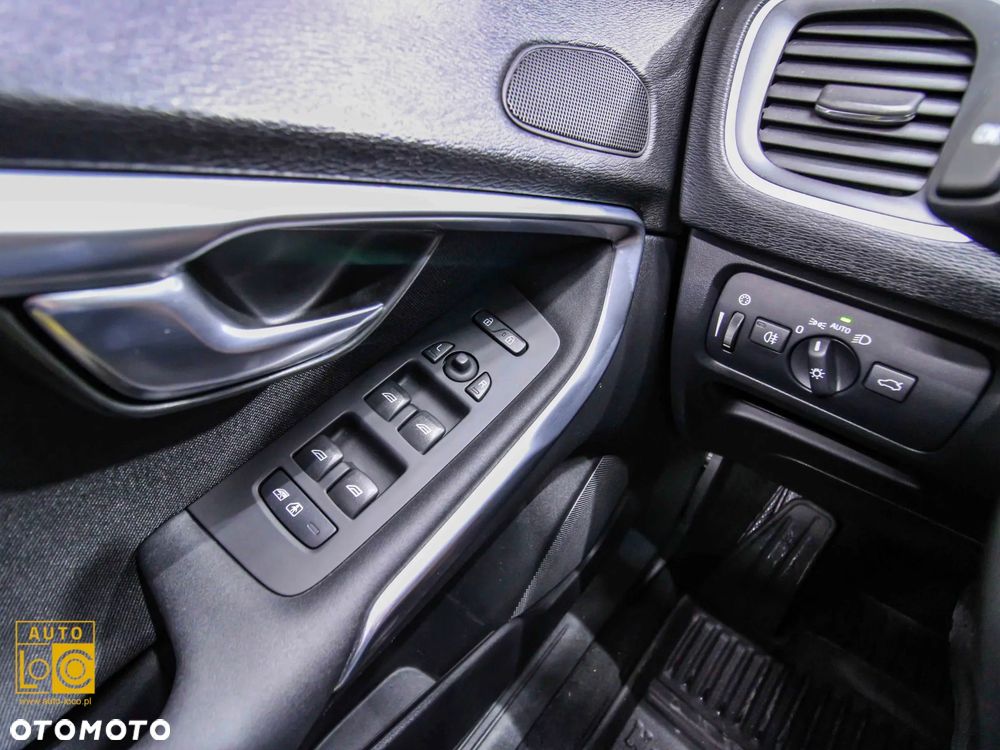 Volvo V40 Cross Country T4 AWD Geartronic Momentum - 25
