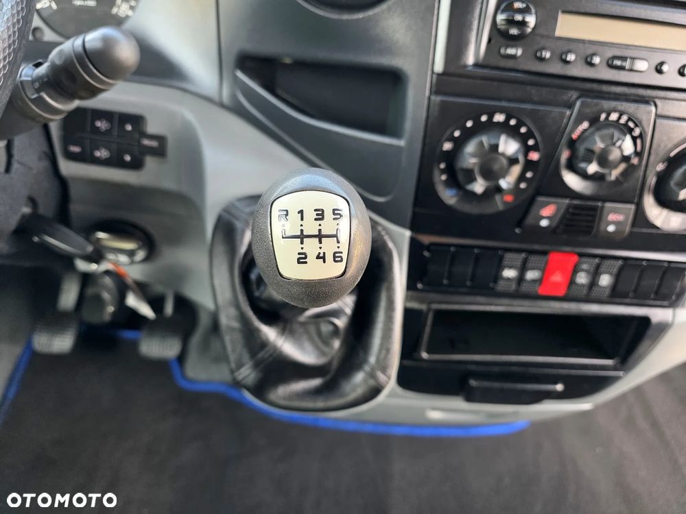 Iveco 35C18 3,0 HPI 180 KONNA SKRZYNIA 4,2M KLIMA WEBASTO 75T/KM PRZEBIEGU GWARANCJA IDEALNE BLIŻNIAKI DO 3,5T - 23