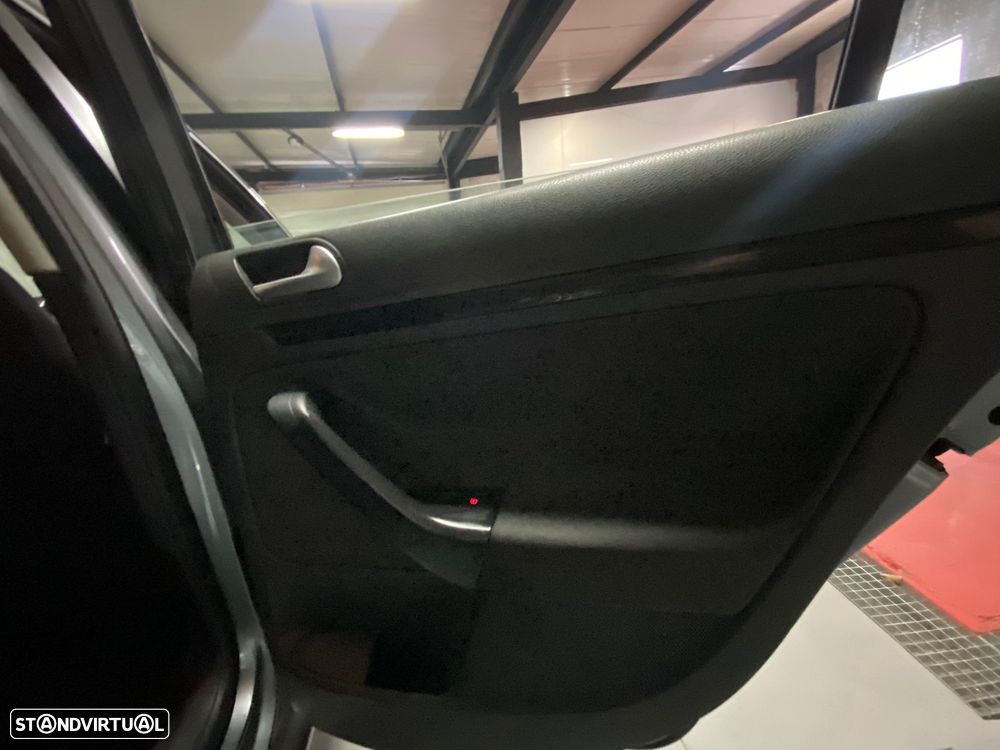 VW Golf Variant 1.6 TDi Confortline - 18