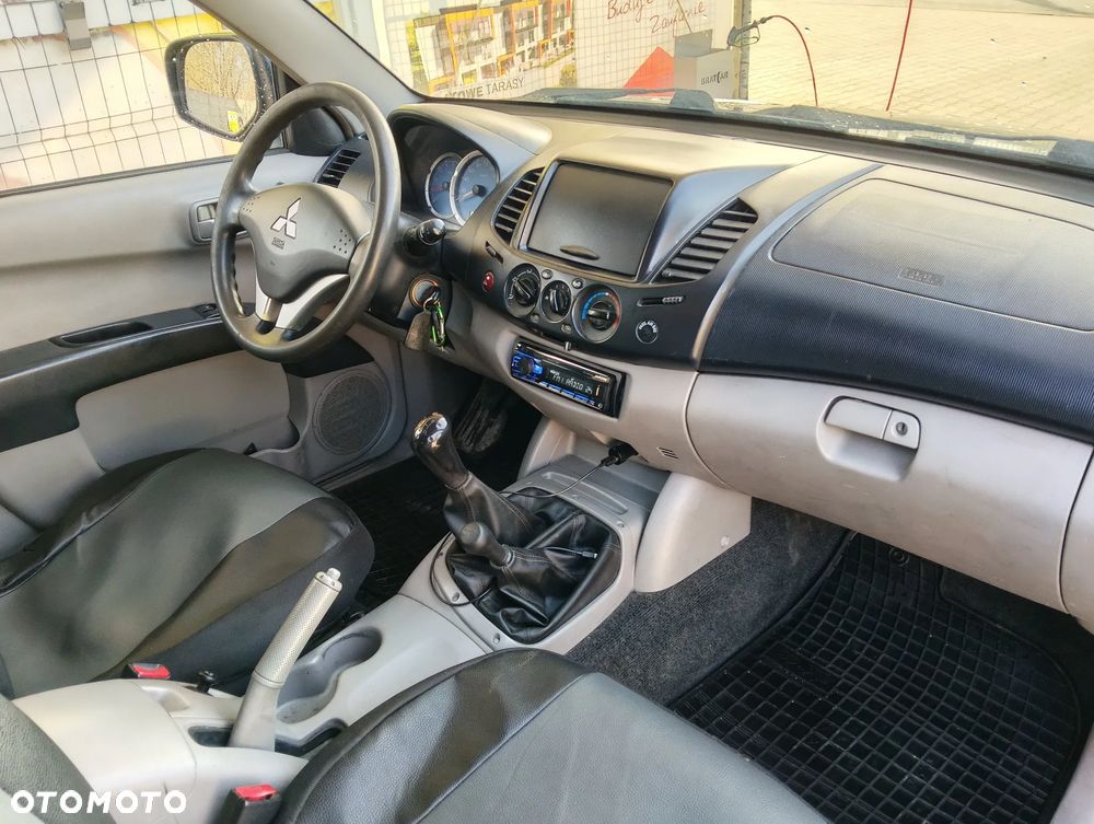 Mitsubishi L200 Pick Up 4x4 Intense Club Cab - 4