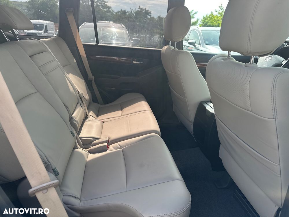 Toyota Land Cruiser - 7