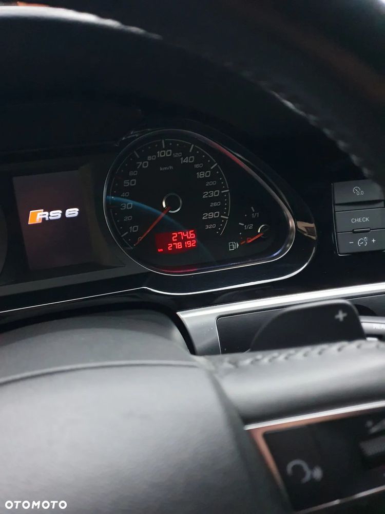 Audi RS6 Avant - 12