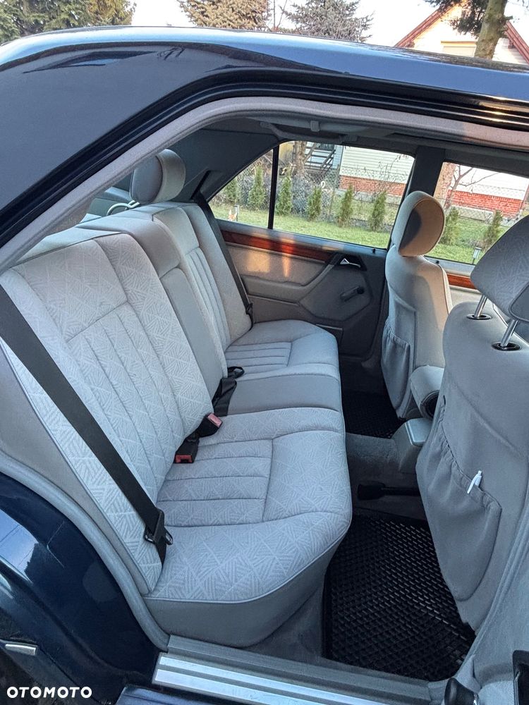 Mercedes-Benz W124 (1984-1993) - 29