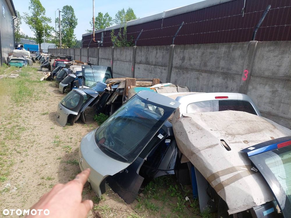 KOMPLETNY TYŁ KLAPA BAGAŻNIKA ZDERZAK TYŁ LAMPY AVENSIS T25 HB 1C0 - 11