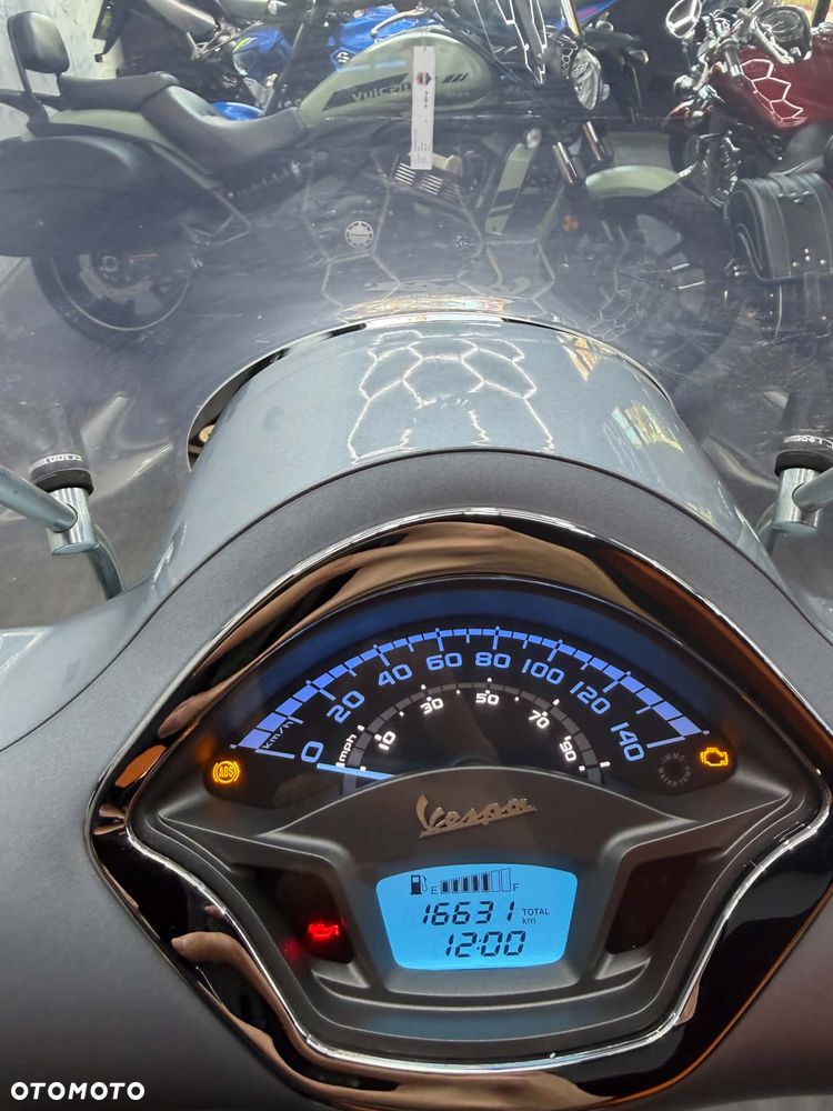 Vespa GTS - 19