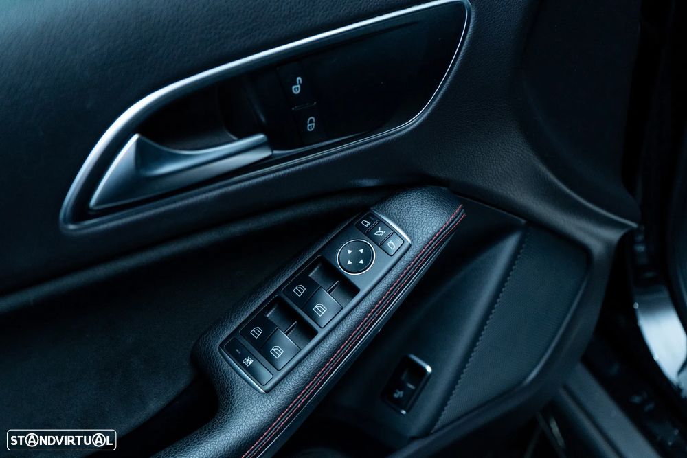 Mercedes-Benz GLA 180 7G-DCT AMG Line - 11