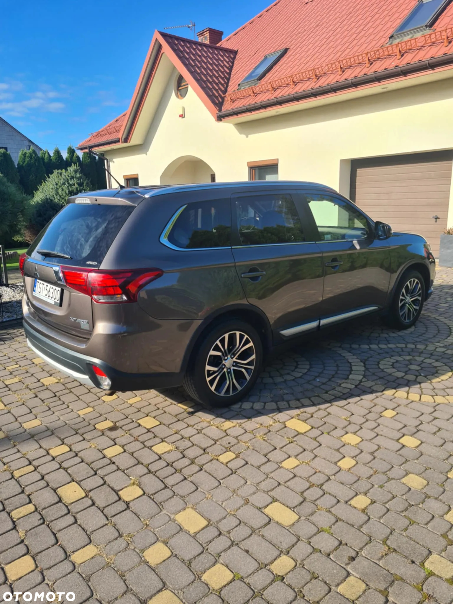 Mitsubishi Outlander 2.0 Intense + Navi 4WD CVT - 3