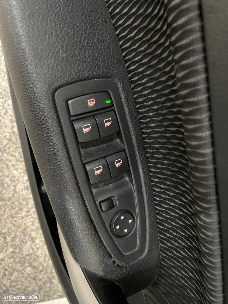 BMW 116 d Line Luxury Auto - 25