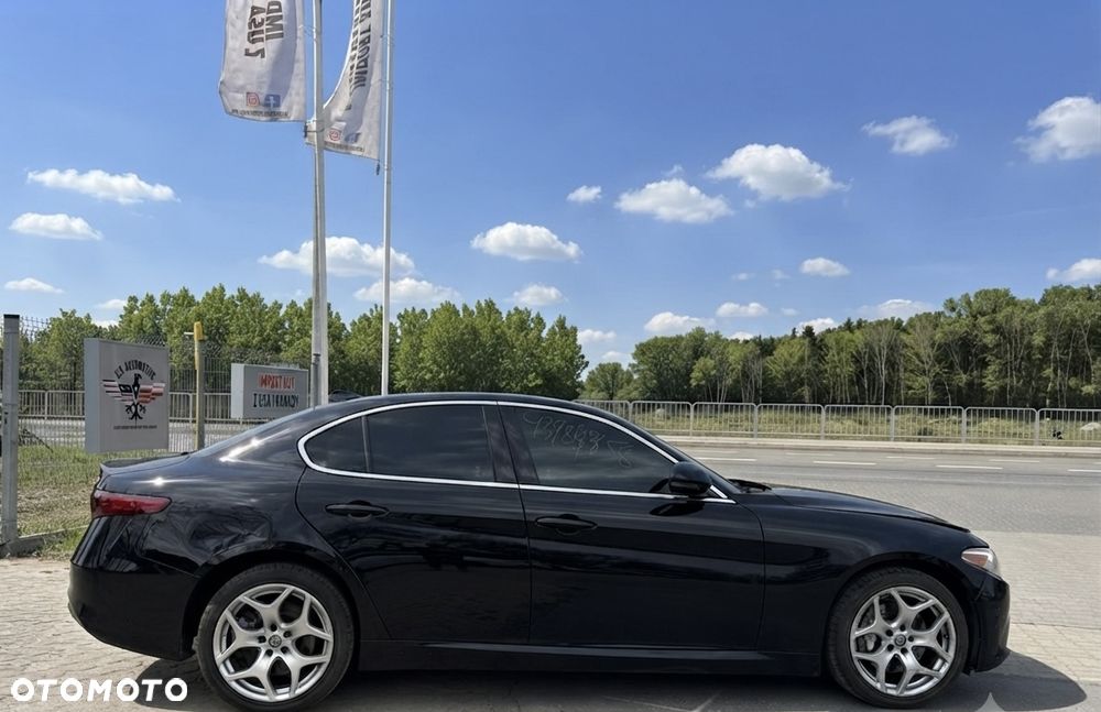 Alfa Romeo Giulia - 5