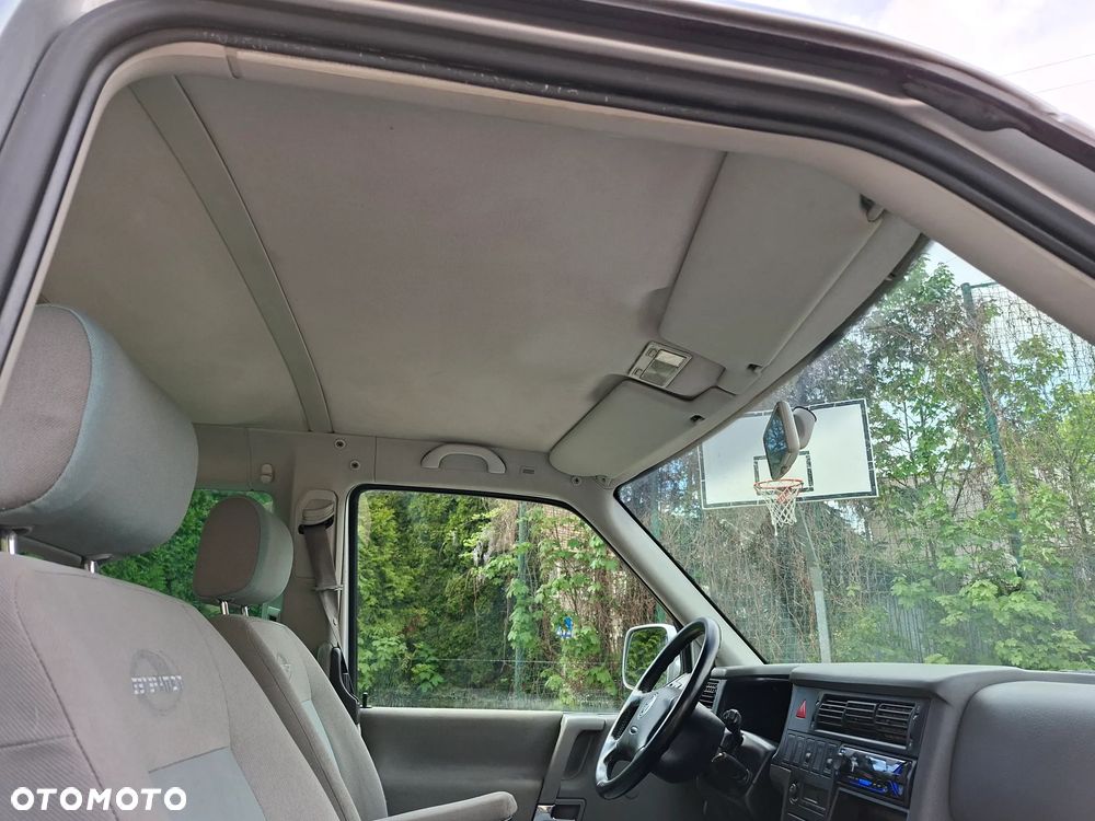 Volkswagen Multivan - 12