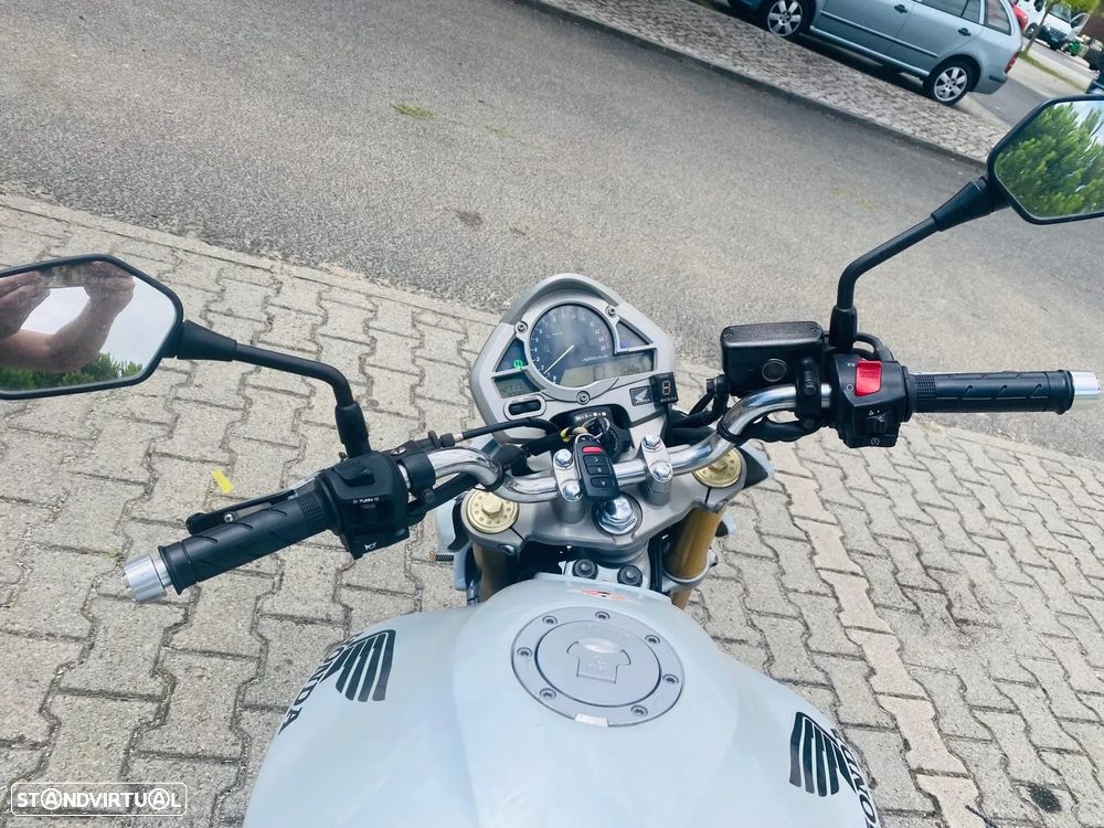 Honda Hornet Com escape rendimentos e varios extras - 3