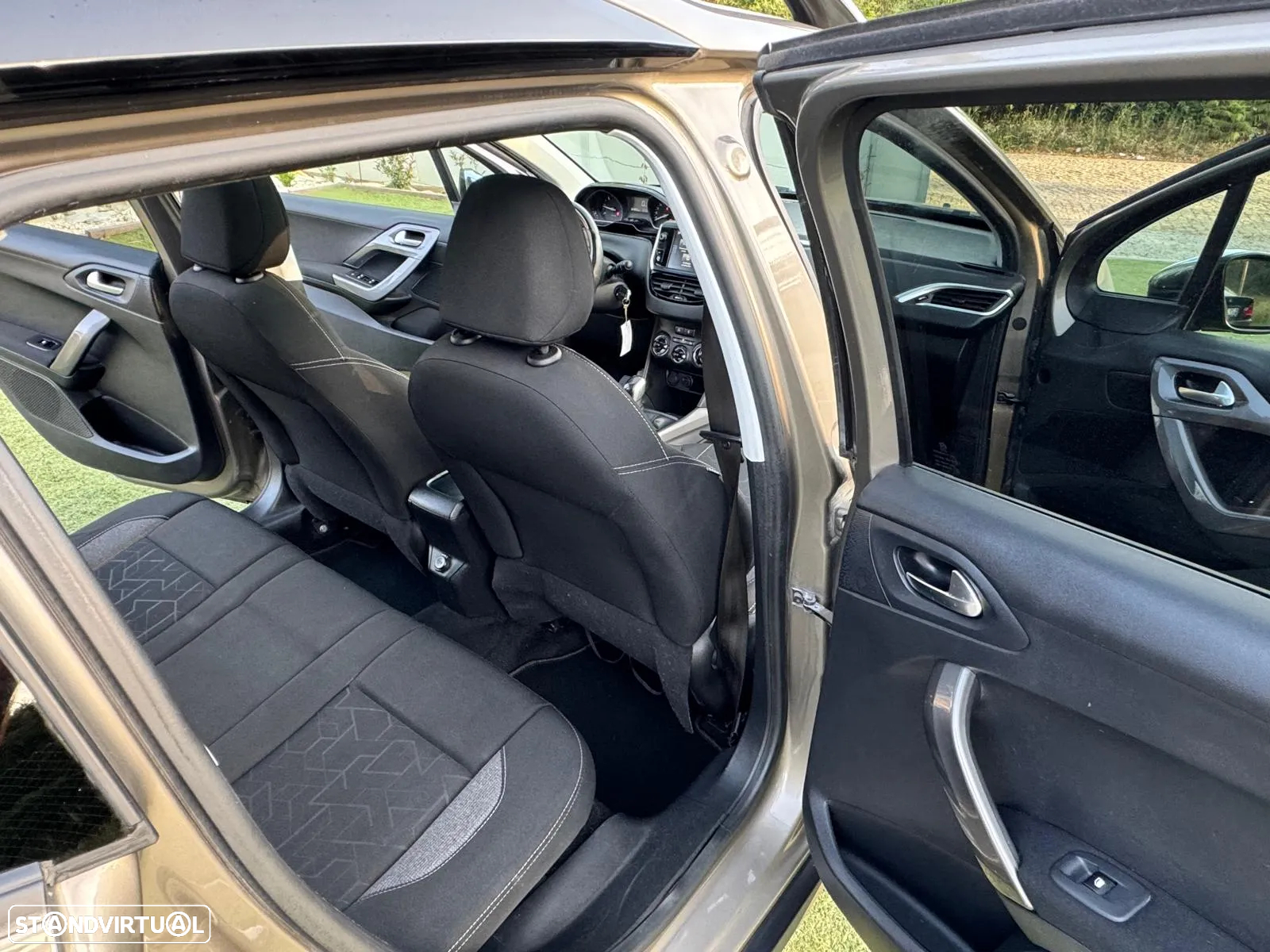 Peugeot 2008 1.6 BlueHDi Style - 8