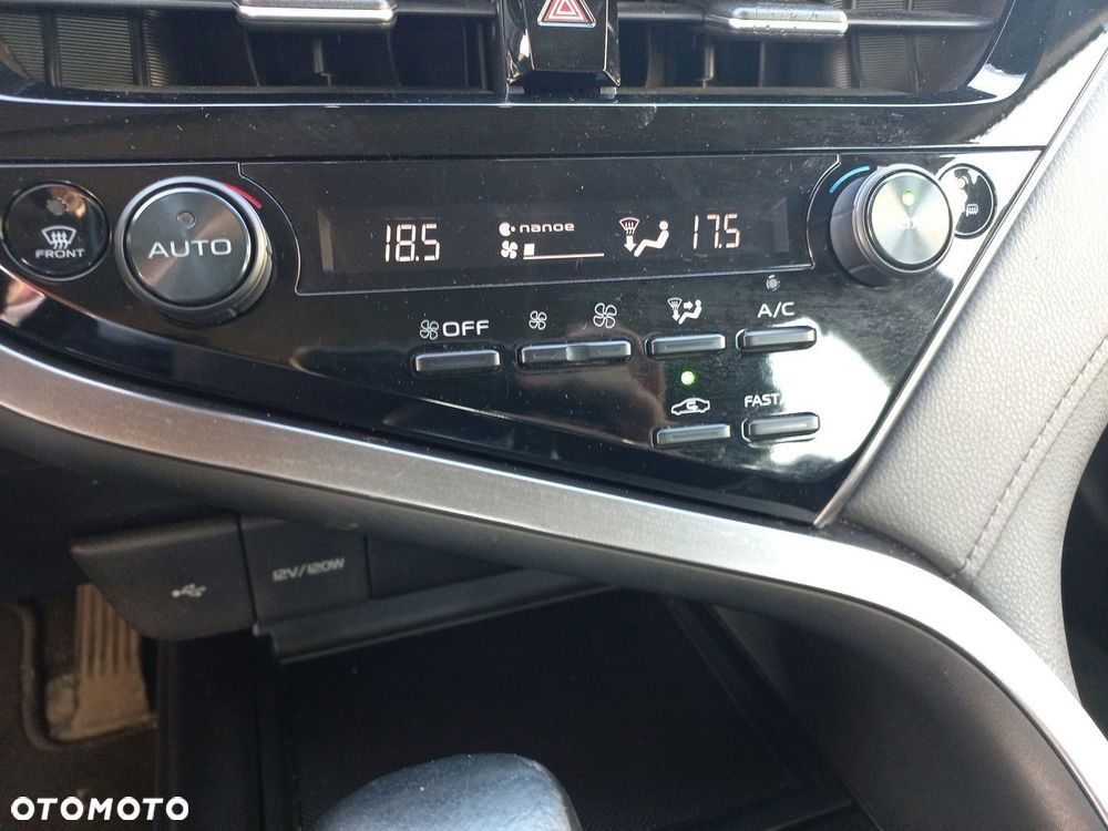 Toyota Camry 2.5 Hybrid Comfort CVT - 27