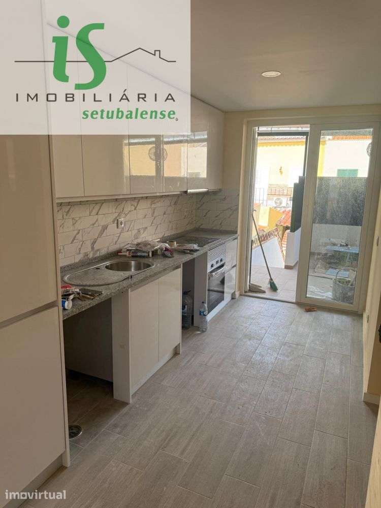 MORADIA T4 TRANSFORMADA EM T3 | TOTALMENTE REMODELADA | CASAL DE FIGUE - Grande imagem: 4/31