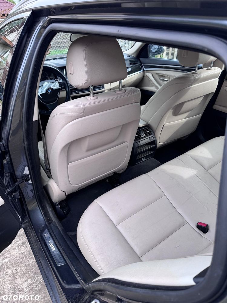 BMW Seria 5 525d xDrive Luxury Line - 11