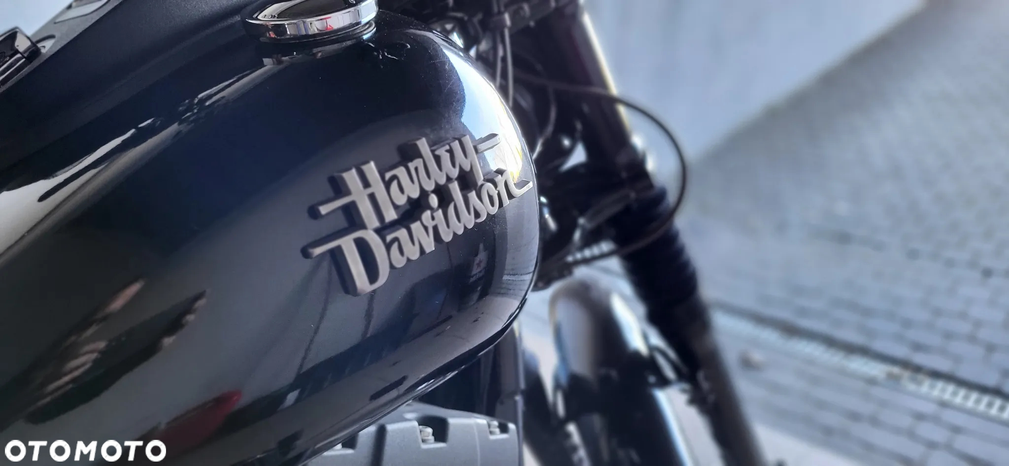 Harley-Davidson Dyna Street Bob - 13