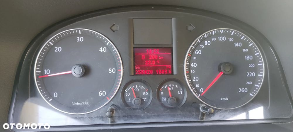 Volkswagen Touran 2.0 TDI DPF United - 16