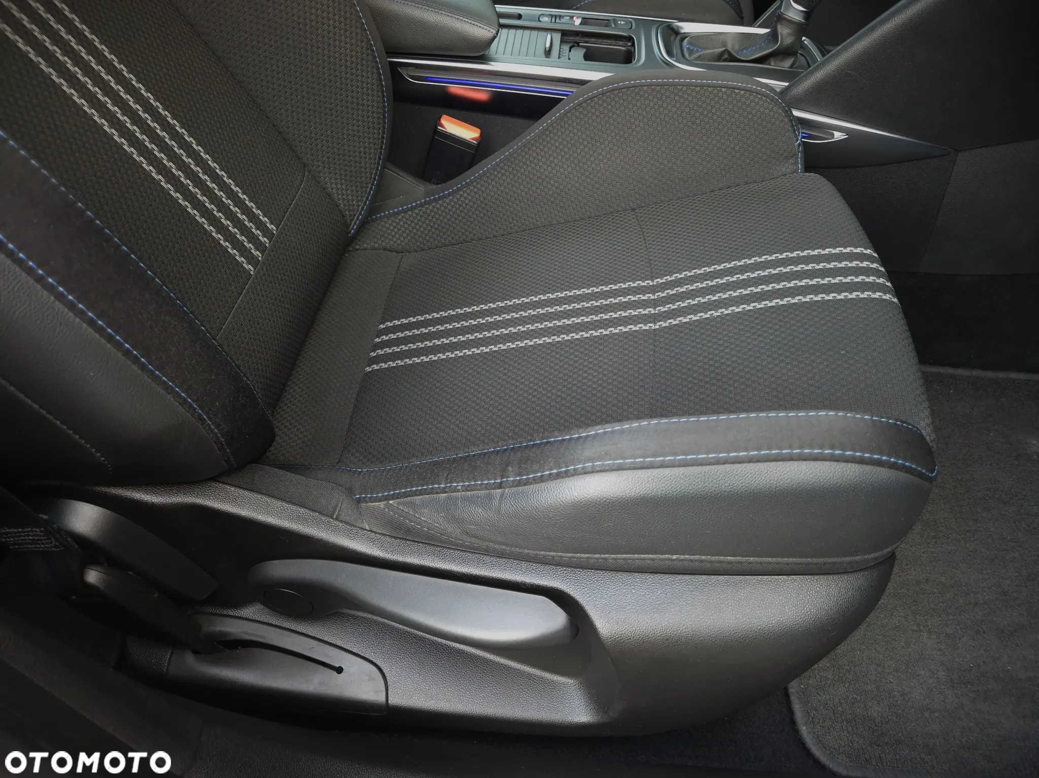 Renault Megane ENERGY TCe 205 EDC GT - 35