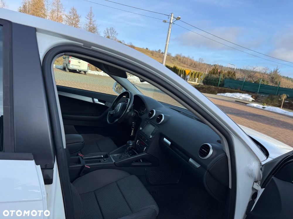 Audi A3 Sportback 2.0 TDI DPF S tronic Ambiente - 11