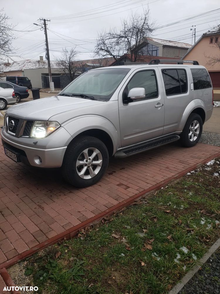 Nissan Pathfinder - 1