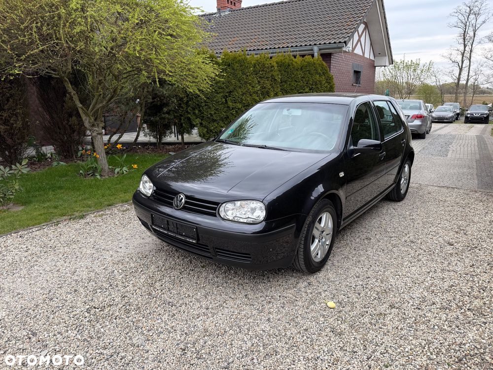 Volkswagen Golf - 1