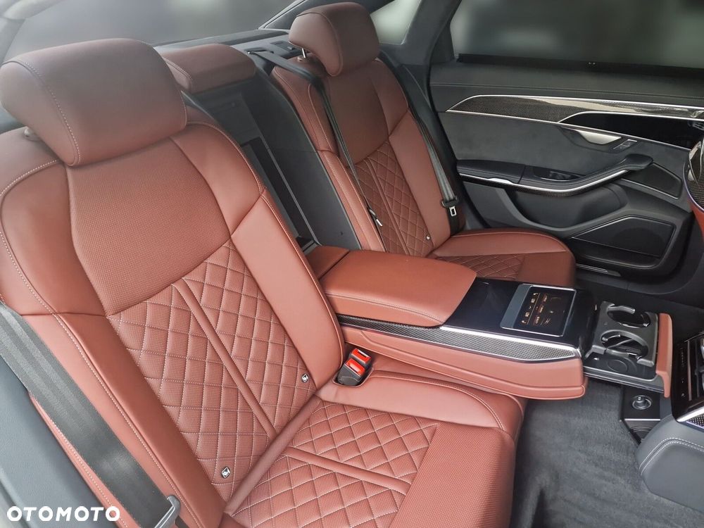 Audi S8 - 12
