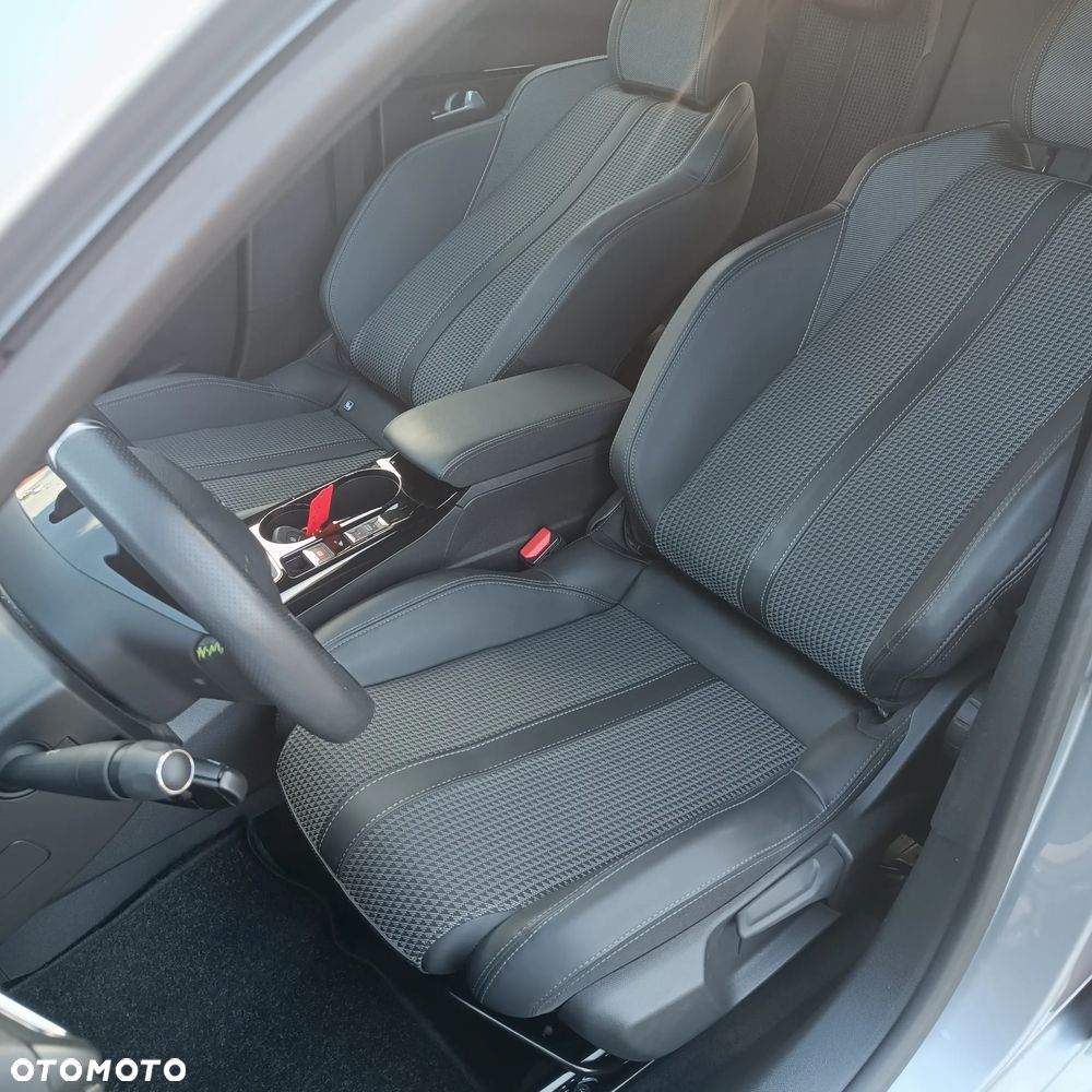 Peugeot 208 - 21