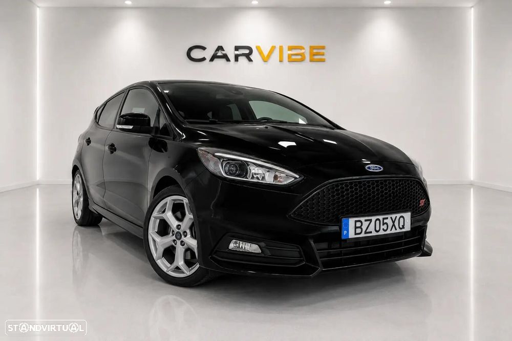 Ford Focus 2.0 EcoBoost ST c/ Pack Pele Desportiva - 1