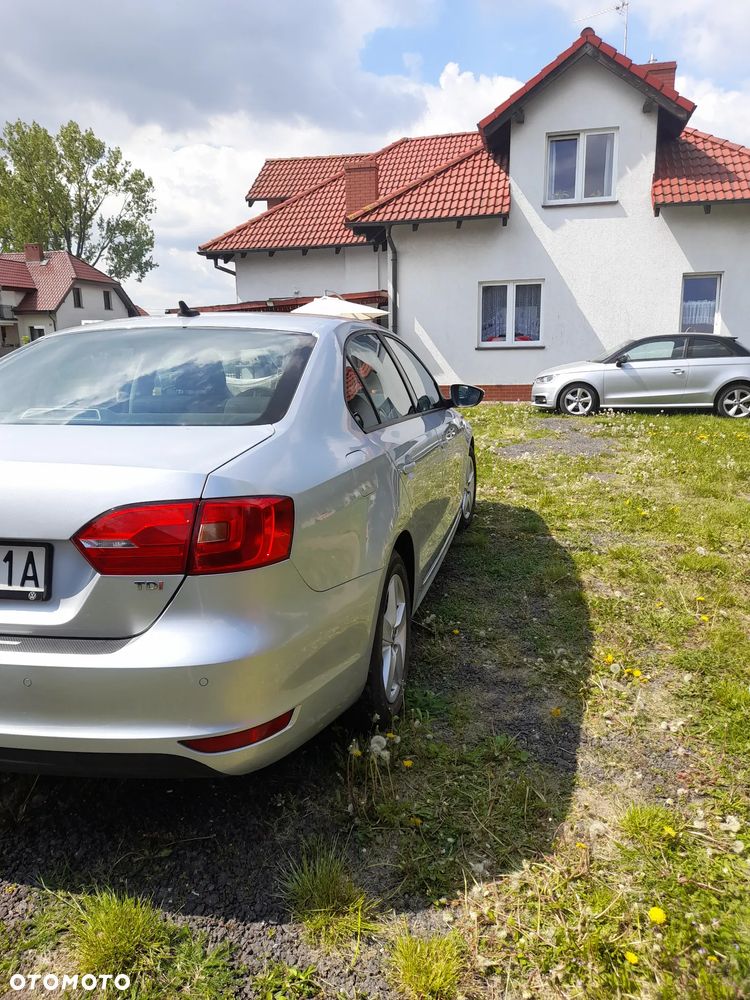 Volkswagen Jetta 1.6 TDI Blue Motion Technology Comfortline - 5